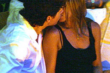 Jennifer Aniston đang hạnh phúc bên tình nhân trẻ