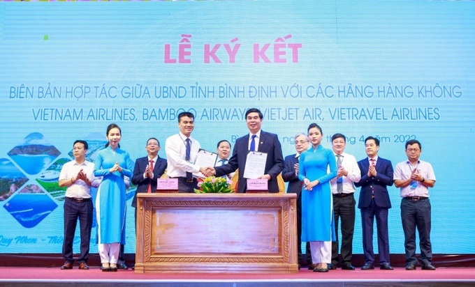 Vietnam Airlines và tỉnh Bình Định chính thức ký kết thỏa thuận hợp tác toàn diện giai đoạn 2022 - 2026