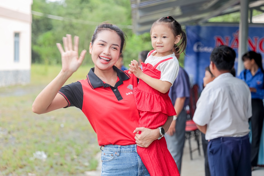 Giao nắng - chuyến xe mang ấm áp đến Tây Ninh - 3 Giao nắng - chuyến xe mang ấm áp đến Tây Ninh - 3