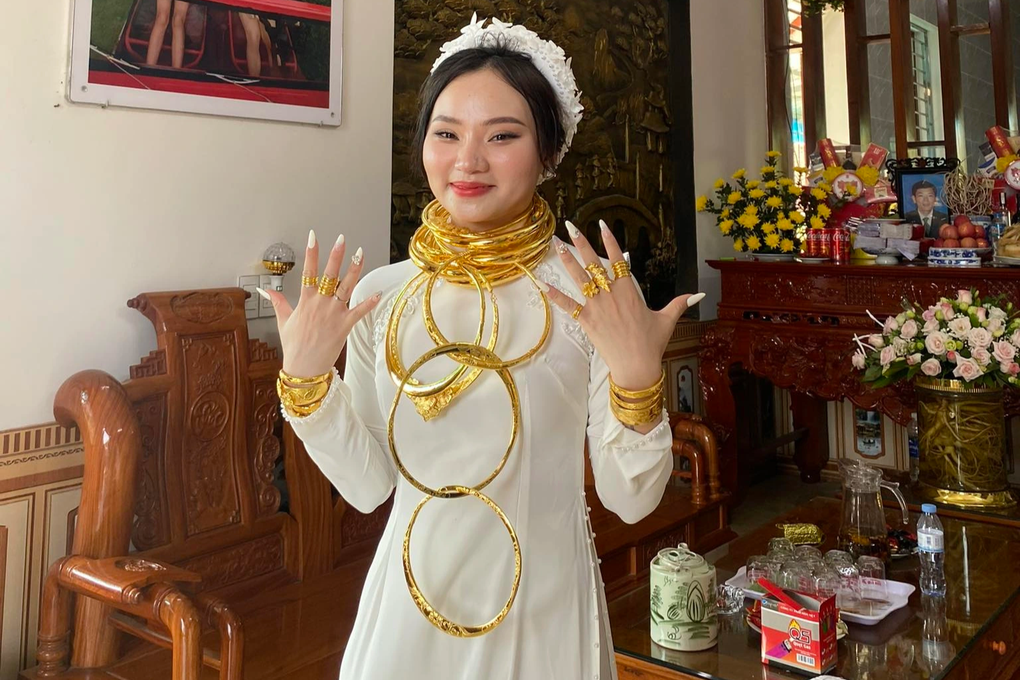 Cô dâu nhận hàng chục cây vàng, 5 tỷ đồng quà hồi môn gây sốt - 3 Cô dâu nhận hàng chục cây vàng, 5 tỷ đồng quà hồi môn gây sốt - 3