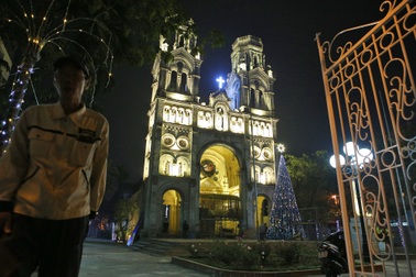 Các nhà thờ tại Hà Nội tỏa sáng lung linh chờ đón Noel 2019