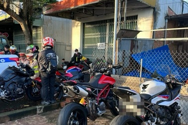 Công an chặn dàn xe phân khối lớn, phát hiện nhiều người không có bằng lái