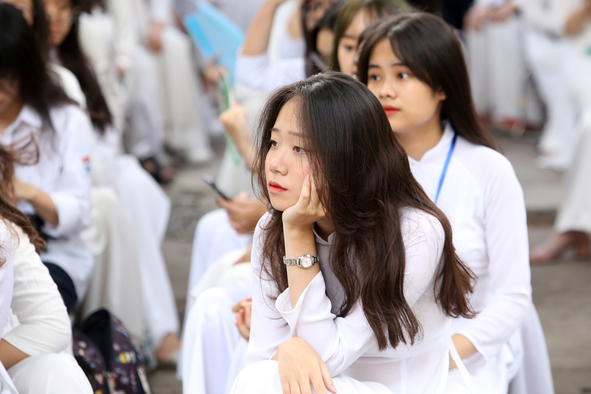 Nữ sinh phố cổ khóc nức nở trong phút chia tay tuổi học trò - 11 Nữ sinh phố cổ khóc nức nở trong phút chia tay tuổi học trò - 11