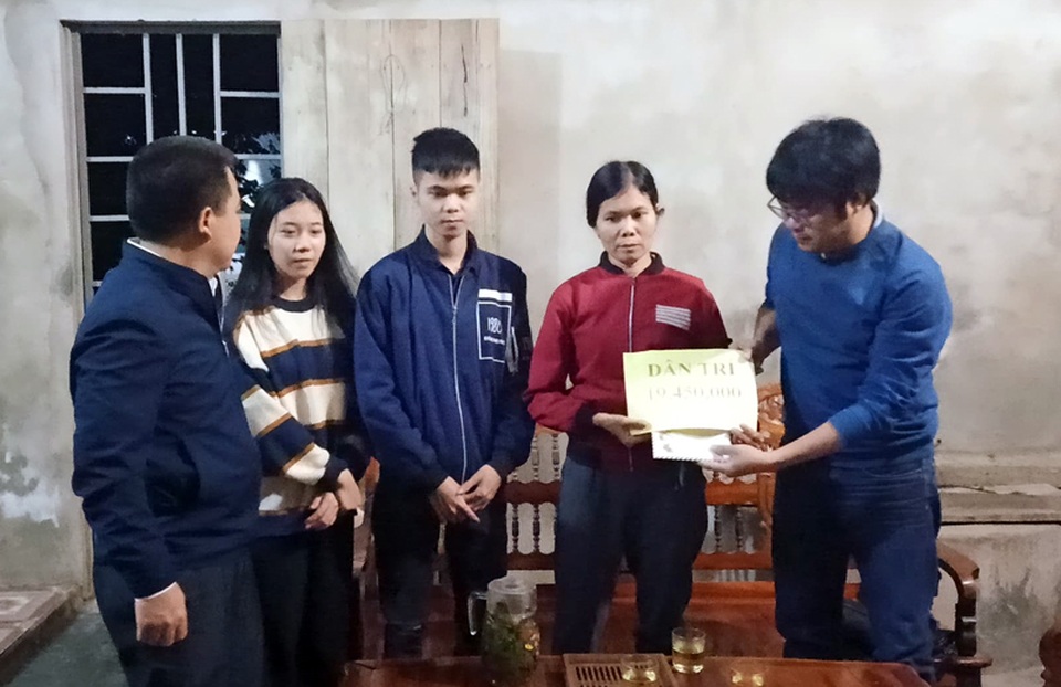 Hai bé mồ côi được bạn đọc giúp đỡ, ngỏ ý nhận về nuôi dưỡng - 4 Hai bé mồ côi được bạn đọc giúp đỡ, ngỏ ý nhận về nuôi dưỡng - 4
