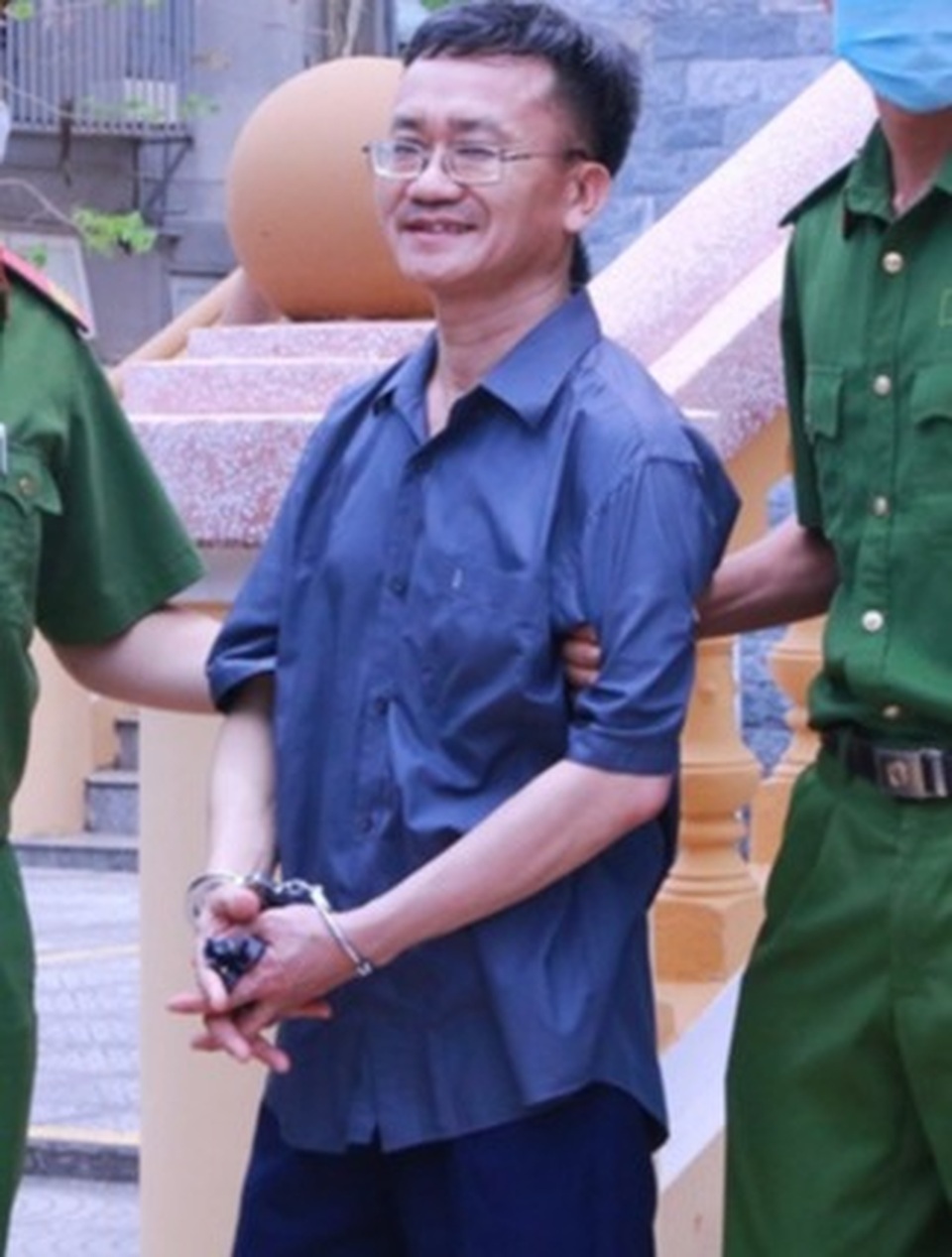 Cựu Hiệu phó khai nâng điểm cho thí sinh được “cảm ơn” hơn 1 tỷ đồng - 2 Cựu Hiệu phó khai nâng điểm cho thí sinh được “cảm ơn” hơn 1 tỷ đồng - 2