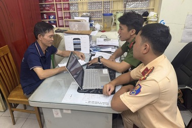 Phạt 2 người quây lưới, chặn đường để đánh bóng bàn ở TPHCM