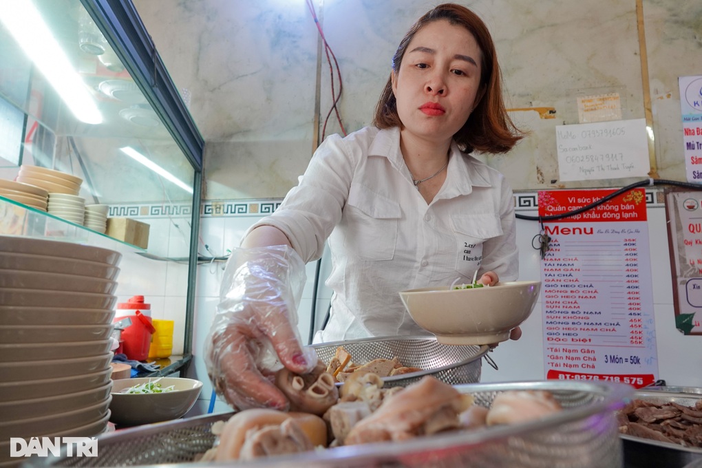 Thói quen khiến cô bé 8 tuổi bán vé số thành bà chủ 20 tiệm bún bò - 5 Thói quen khiến cô bé 8 tuổi bán vé số thành bà chủ 20 tiệm bún bò - 5