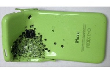 iPhone 5C đỡ đạn giúp cứu mạng chủ nhân