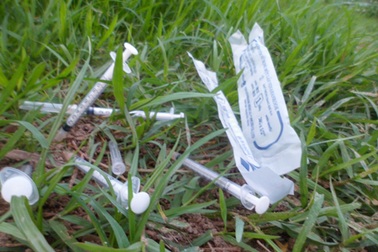  Bơm kim tiêm tràn ngập các khu biệt thự bỏ hoang