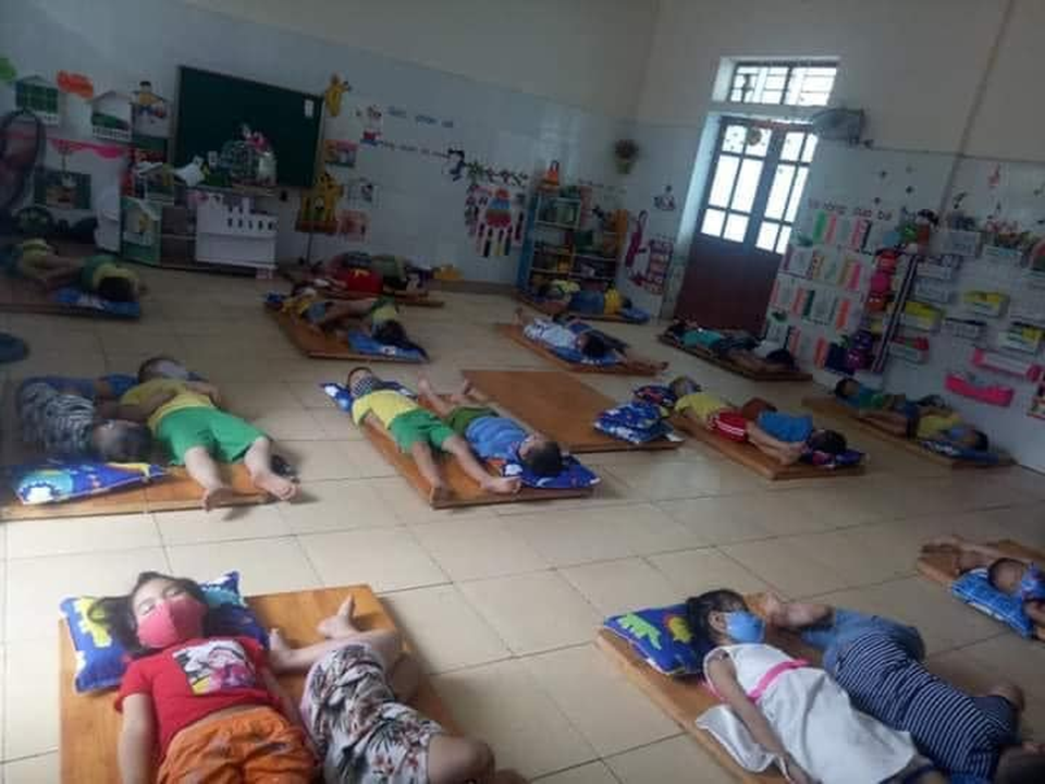 Chấn chỉnh trường mầm non cho trẻ mang khẩu trang khi ngủ - 1 Chấn chỉnh trường mầm non cho trẻ mang khẩu trang khi ngủ - 1