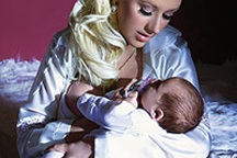 Ngắm bé trai của Christina Aguilera