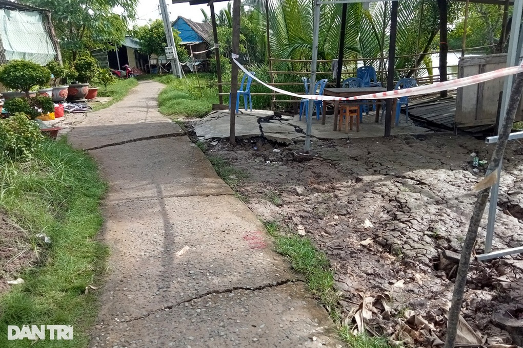 Long An: Sạt lở gây khó khăn cho người dân vùng sâu huyện Cần Giuộc - 2 Long An: Sạt lở gây khó khăn cho người dân vùng sâu huyện Cần Giuộc - 2