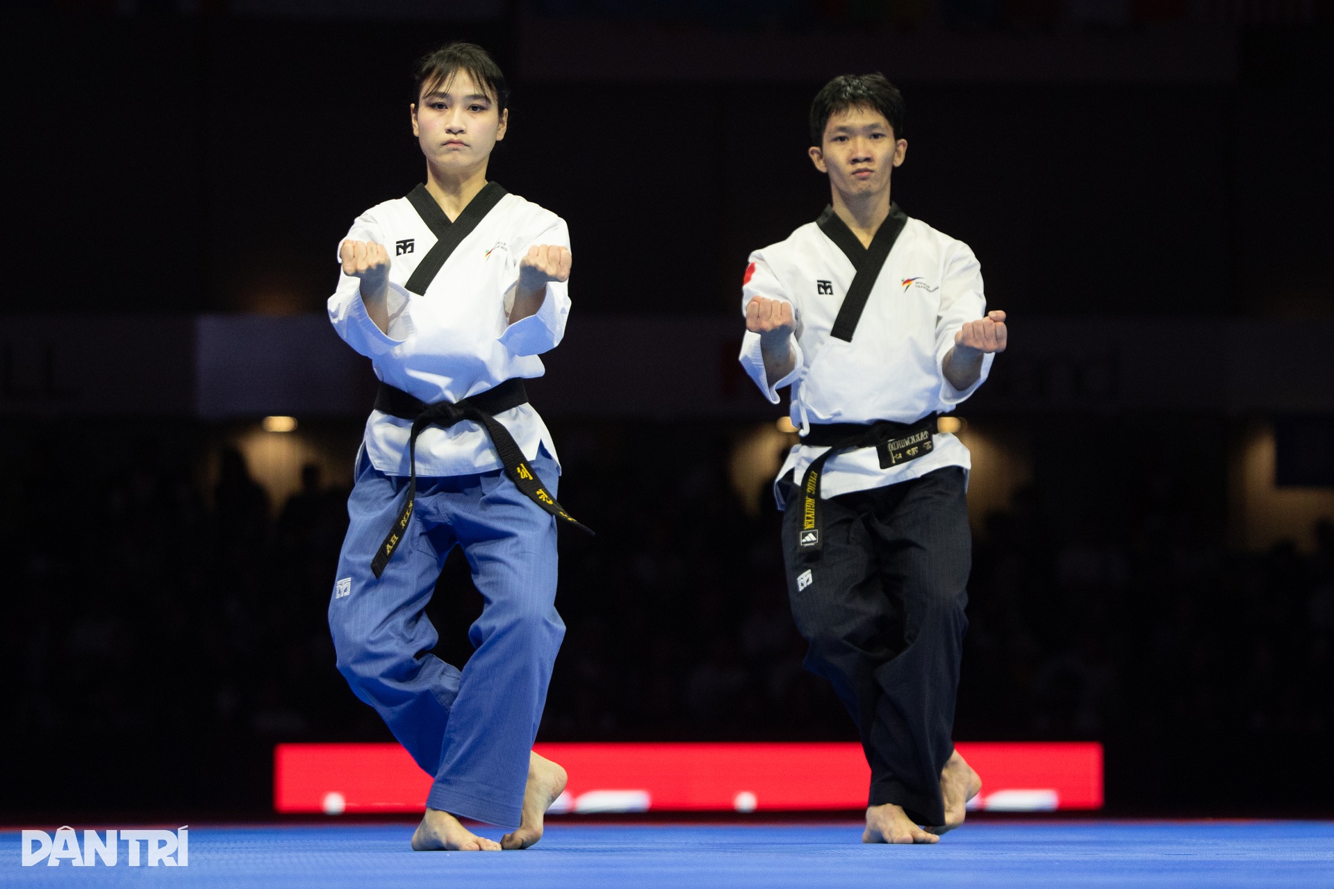 VĐV Taekwondo thất thần khi để hụt mất tấm HCV đầu tiên tại SEA Games 33 - 11