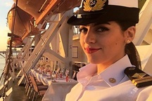 Nữ thuyền trưởng xinh đẹp bị đồn "làm siêu tàu bịt kín kênh Suez"