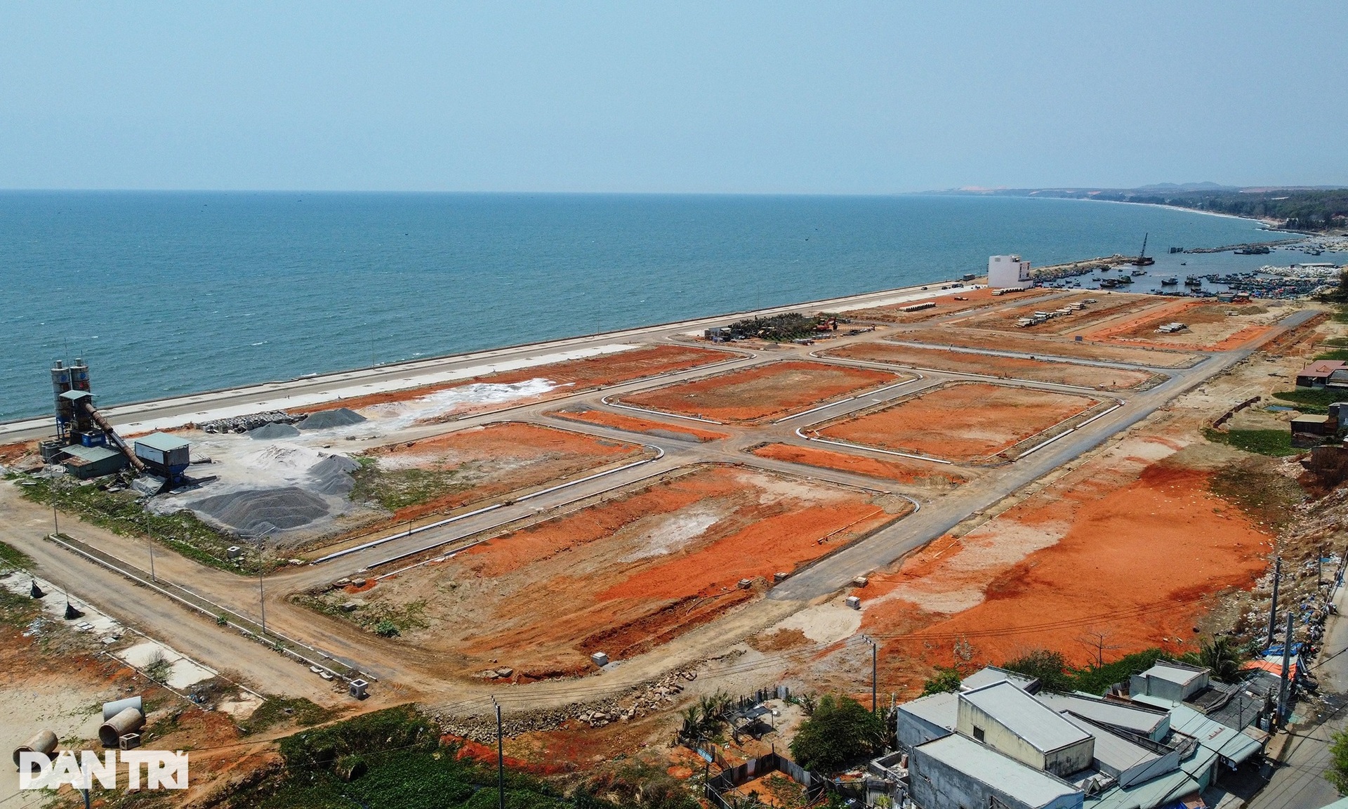 Cận cảnh dự án lấn biển lớn nhất Bình Thuận vừa bị Bộ Công an kiểm tra - 2 Cận cảnh dự án lấn biển lớn nhất Bình Thuận vừa bị Bộ Công an kiểm tra - 2