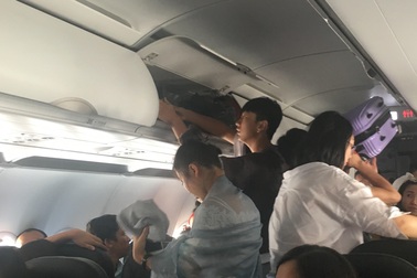 Chửi nhau trên máy bay, 2 nữ hành khách bị cấm bay
