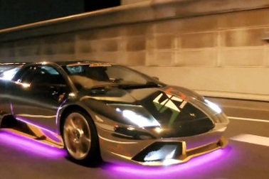 Dàn xe Lamborghini gắn đèn LED "đại náo" đường phố Tokyo