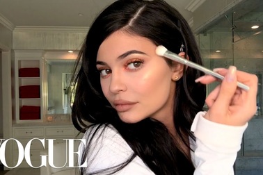 Kylie Jenner chia sẻ bí quyết trang điểm
