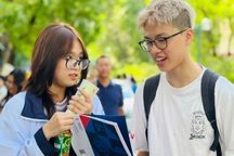 Học sinh giỏi rớt hàng loạt, thầy giáo mong bỏ xét điểm học bạ