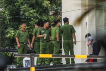 Cận cảnh hàng trăm cảnh sát bao vây công ty mua bán nợ ở TPHCM