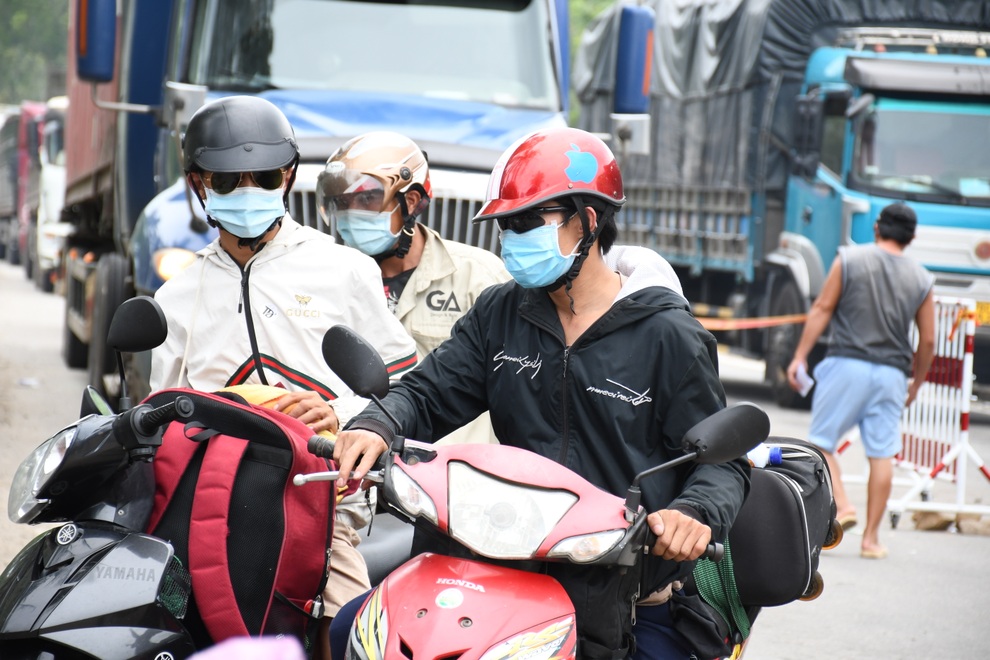 Quảng Ngãi, Ninh Bình: Nhiều người về từ phía Nam dương tính SARS-CoV-2 - 1 Quảng Ngãi, Ninh Bình: Nhiều người về từ phía Nam dương tính SARS-CoV-2 - 1