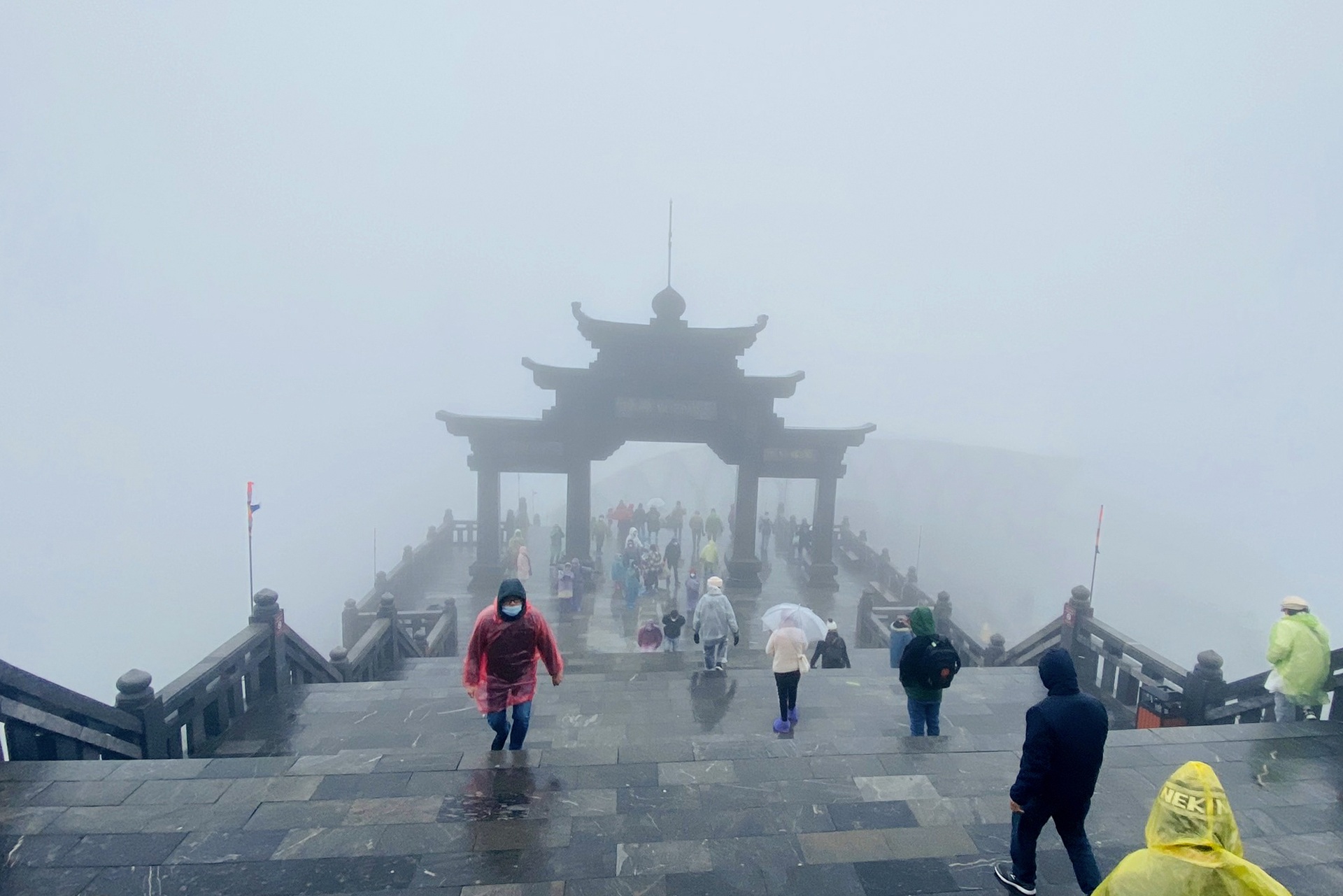 Nhịp sống khách du lịch và người dân Sapa dưới cái rét 0 độ C - 10