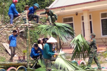 Chiến sĩ quân hàm xanh “tiếp sức” năm học mới cho học sinh nơi biên giới
