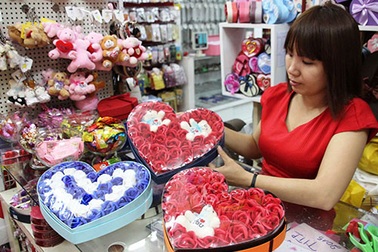 Quà tặng 8/3: “Độc”, lạ, giá cao 