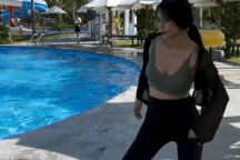 Trào lưu nhảy "chân không chạm đất" khiến giới trẻ liên tục tập theo