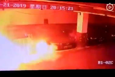 Dấu hỏi lớn dành cho phần mềm điều khiển pin của xe chạy điện Tesla