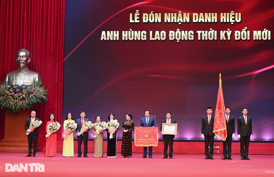 Lễ tuyên dương Những gương sáng thầm lặng vì cộng đồng - 24 Lễ tuyên dương Những gương sáng thầm lặng vì cộng đồng - 24