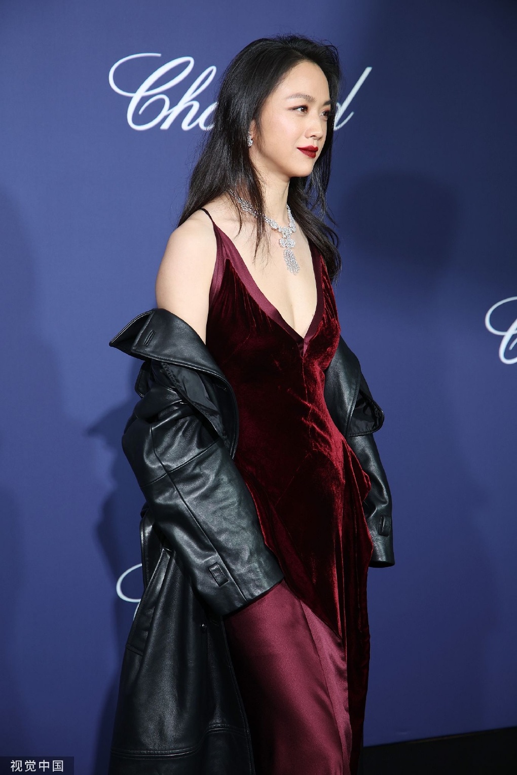Trở lại Cannes, mỹ nhân Sắc, Giới Thang Duy được chào đón nồng nhiệt - 10 Trở lại Cannes, mỹ nhân Sắc, Giới Thang Duy được chào đón nồng nhiệt - 10