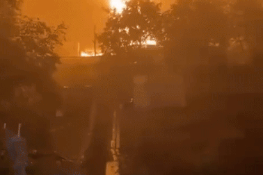 Trúng pháo kích Ukraine, kho nhiên liệu lớn của lực lượng thân Nga phát nổ