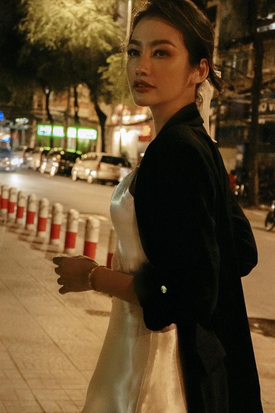 Ông xã Trương Tri Trúc Diễm không khó chịu khi vợ diện trang phục gợi cảm - 4 Ông xã Trương Tri Trúc Diễm không khó chịu khi vợ diện trang phục gợi cảm - 4