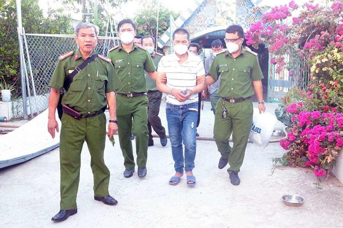 Hẹn giải quyết nợ nần, 2 nhóm chém nhau, nổ súng như phim - 1 Hẹn giải quyết nợ nần, 2 nhóm chém nhau, nổ súng như phim - 1