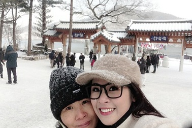 Hoa hậu Ngọc Hân trượt tuyết tại phim trường “Bản tình ca mùa đông”