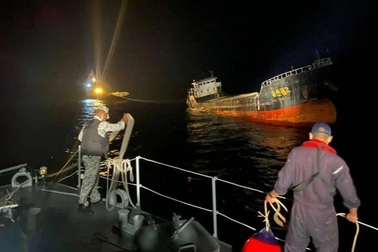 "Tàu ma" xuất hiện gần giàn khoan ở vịnh Thái Lan