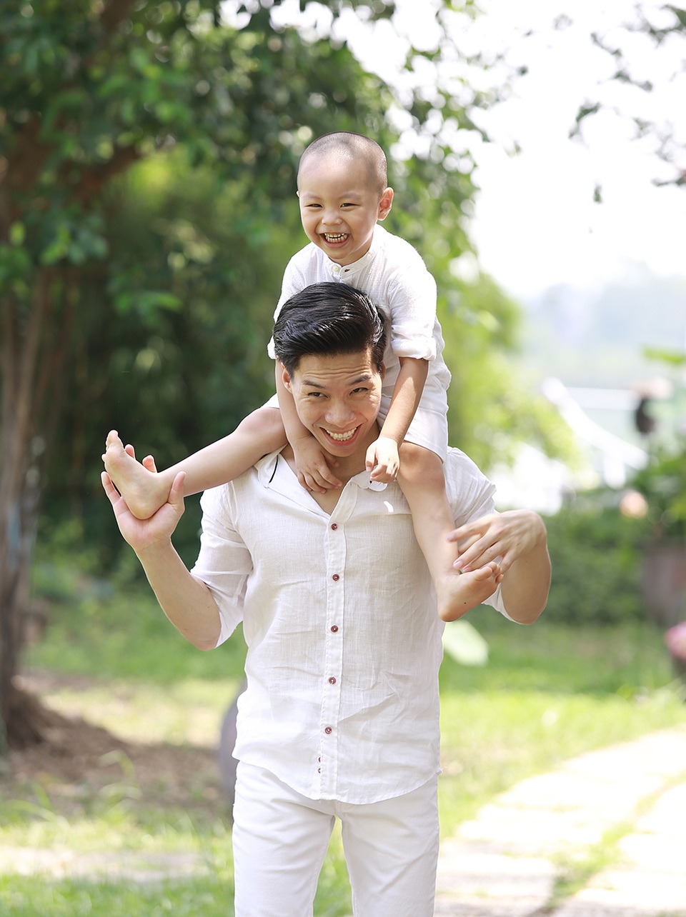 Con gái nhỏ của Quốc Nghiệp lần đầu diễn xiếc trên sân khấu cùng ba - 10 Con gái nhỏ của Quốc Nghiệp lần đầu diễn xiếc trên sân khấu cùng ba - 10