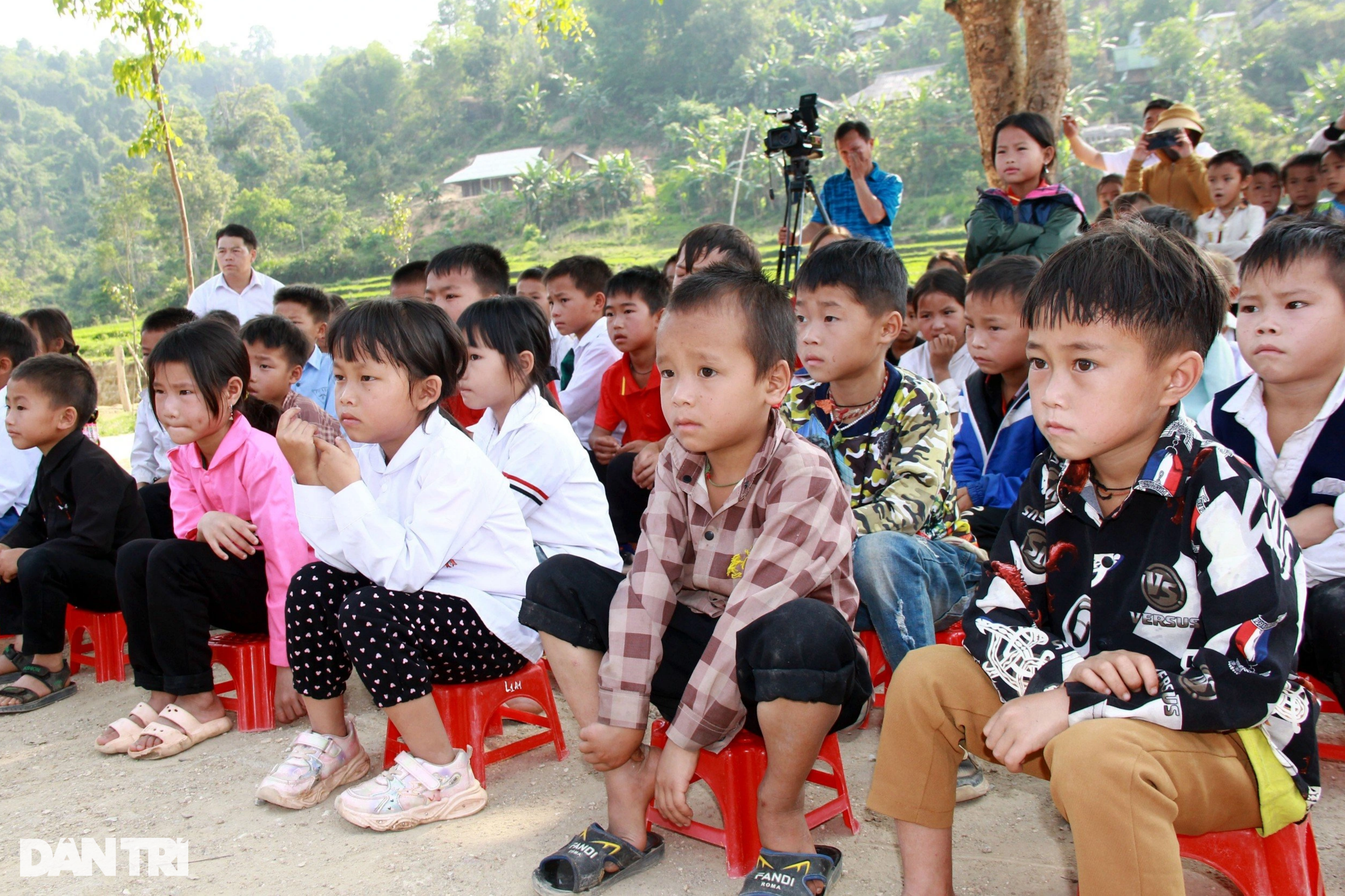 Khởi công công trình phòng học Dân trí ở bản nghèo khó bậc nhất Nghệ An - 4