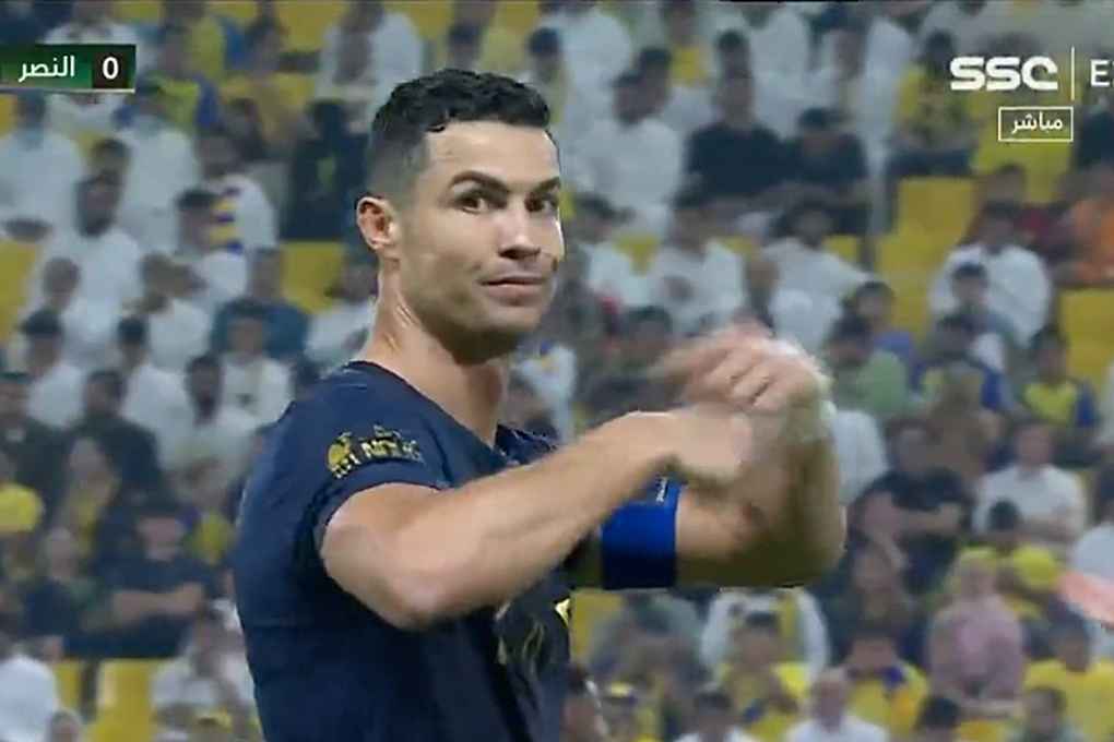 Ronaldo đi vào lịch sử trong ngày lập siêu phẩm cho Al Nassr - 2