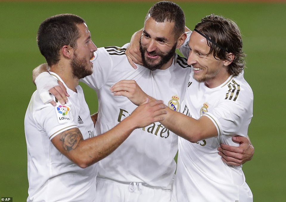 Thắng đậm Valencia, Real Madrid gây áp lực lên Barcelona - 8 Thắng đậm Valencia, Real Madrid gây áp lực lên Barcelona - 8
