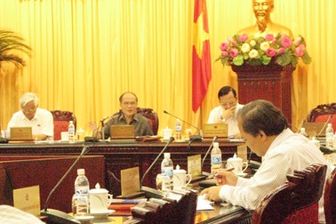 Ngổn ngang nỗi lo cho kịch bản điều hành cuối năm 