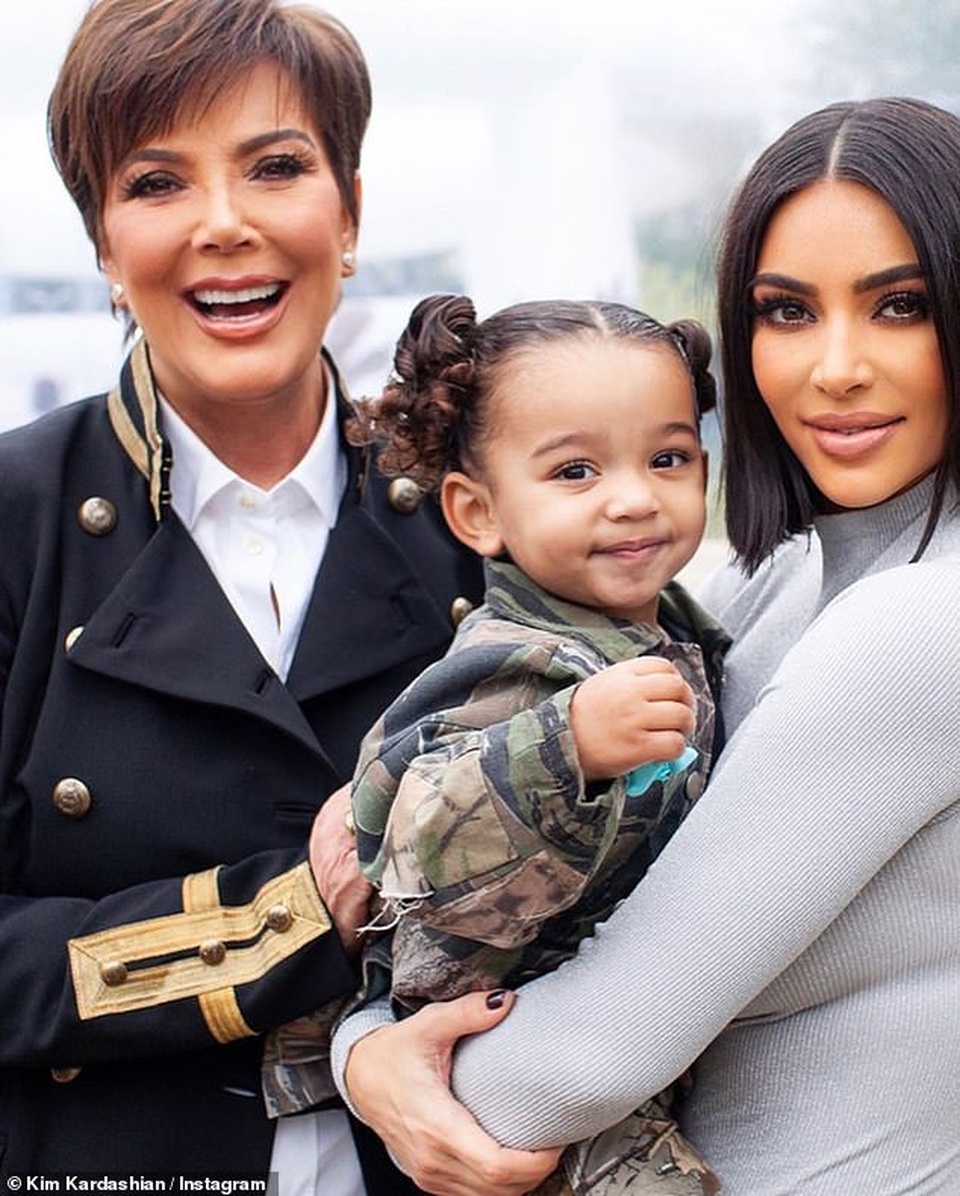 Kim Kardashian hạnh phúc bên chồng con - 6 Kim Kardashian hạnh phúc bên chồng con - 6