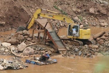 Sông Đà - “mổ bụng” và… đầu độc!
