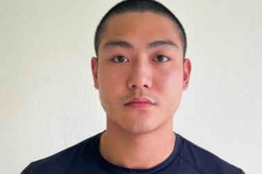 Tạm giữ hình sự thanh niên đánh bạn gái liên tiếp trước quán bi-a