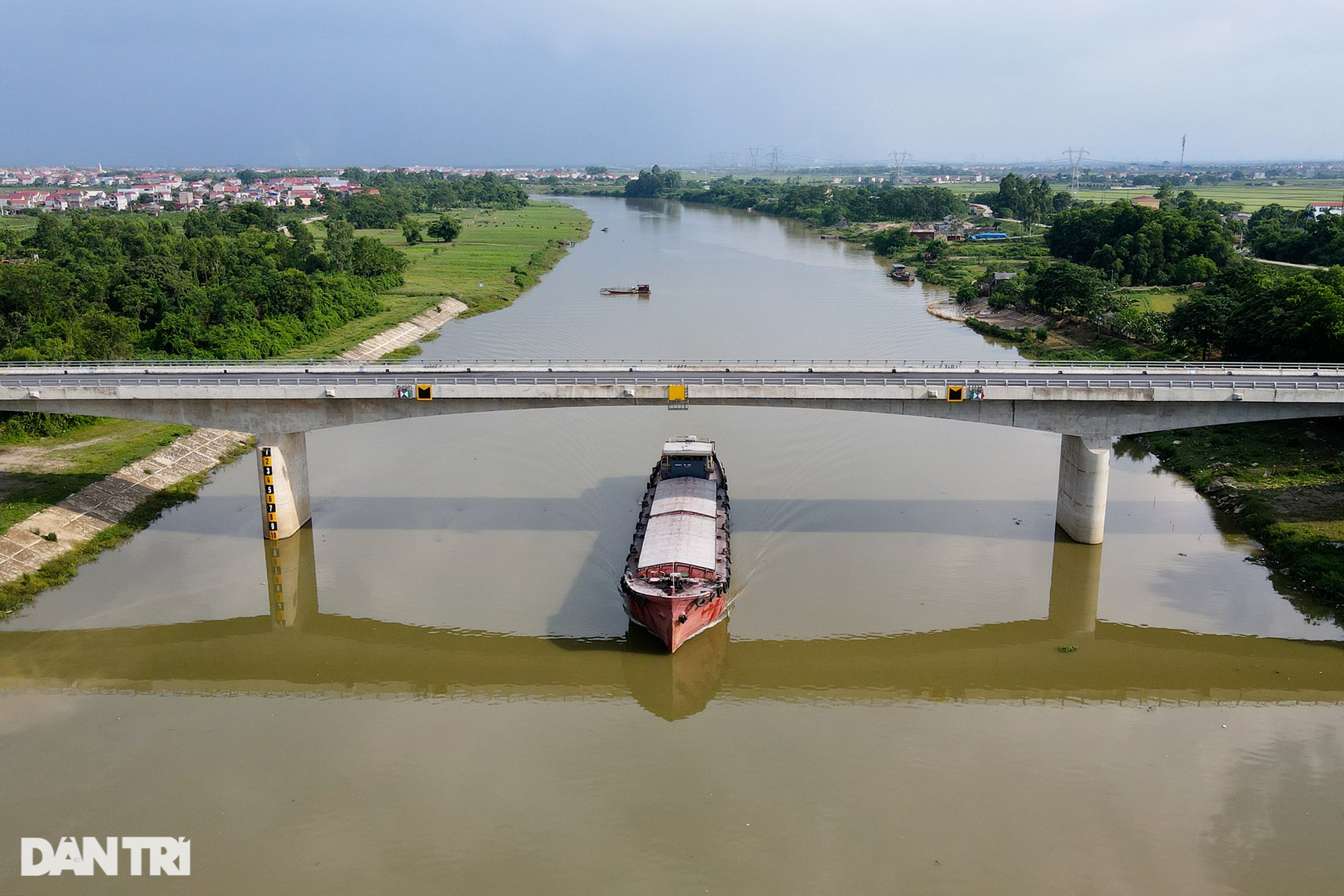 Cây cầu trăm tỷ xây xong bị bỏ hoang 2 năm trên đường vành đai 4 ở Hà Nội - 3 Cây cầu trăm tỷ xây xong bị bỏ hoang 2 năm trên đường vành đai 4 ở Hà Nội - 3