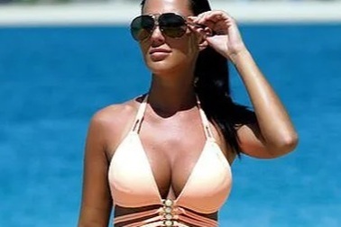 Yazmin Oukhellou quyến rũ hơn sau khi nâng ngực