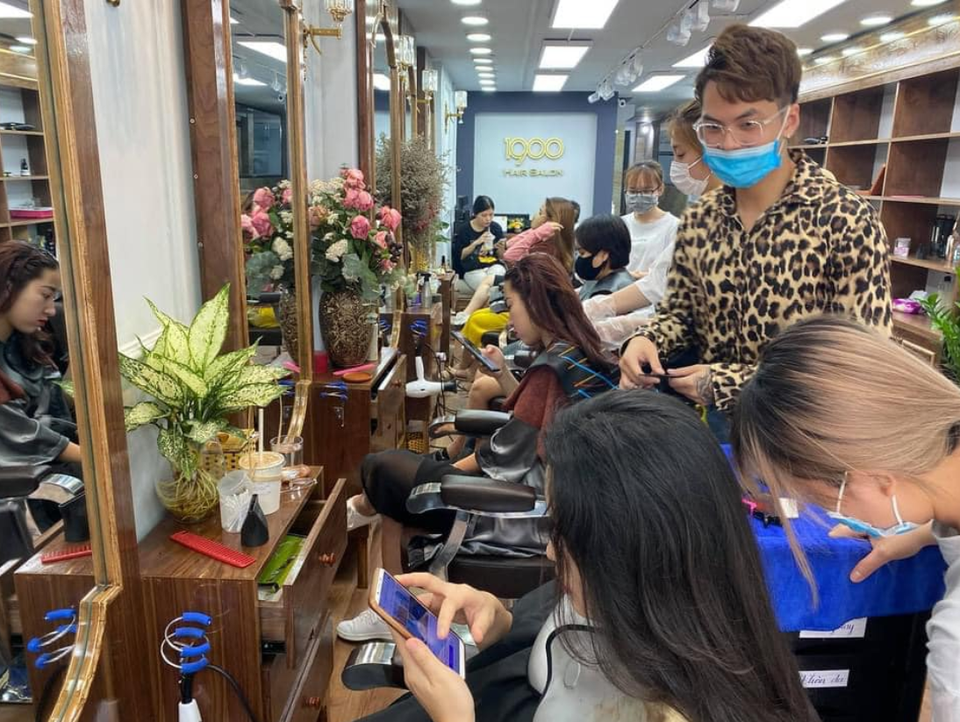 Hairstylist Chiến Nguyễn chia sẻ cách chăm sóc tóc tránh hư tổn - 2 Hairstylist Chiến Nguyễn chia sẻ cách chăm sóc tóc tránh hư tổn - 2