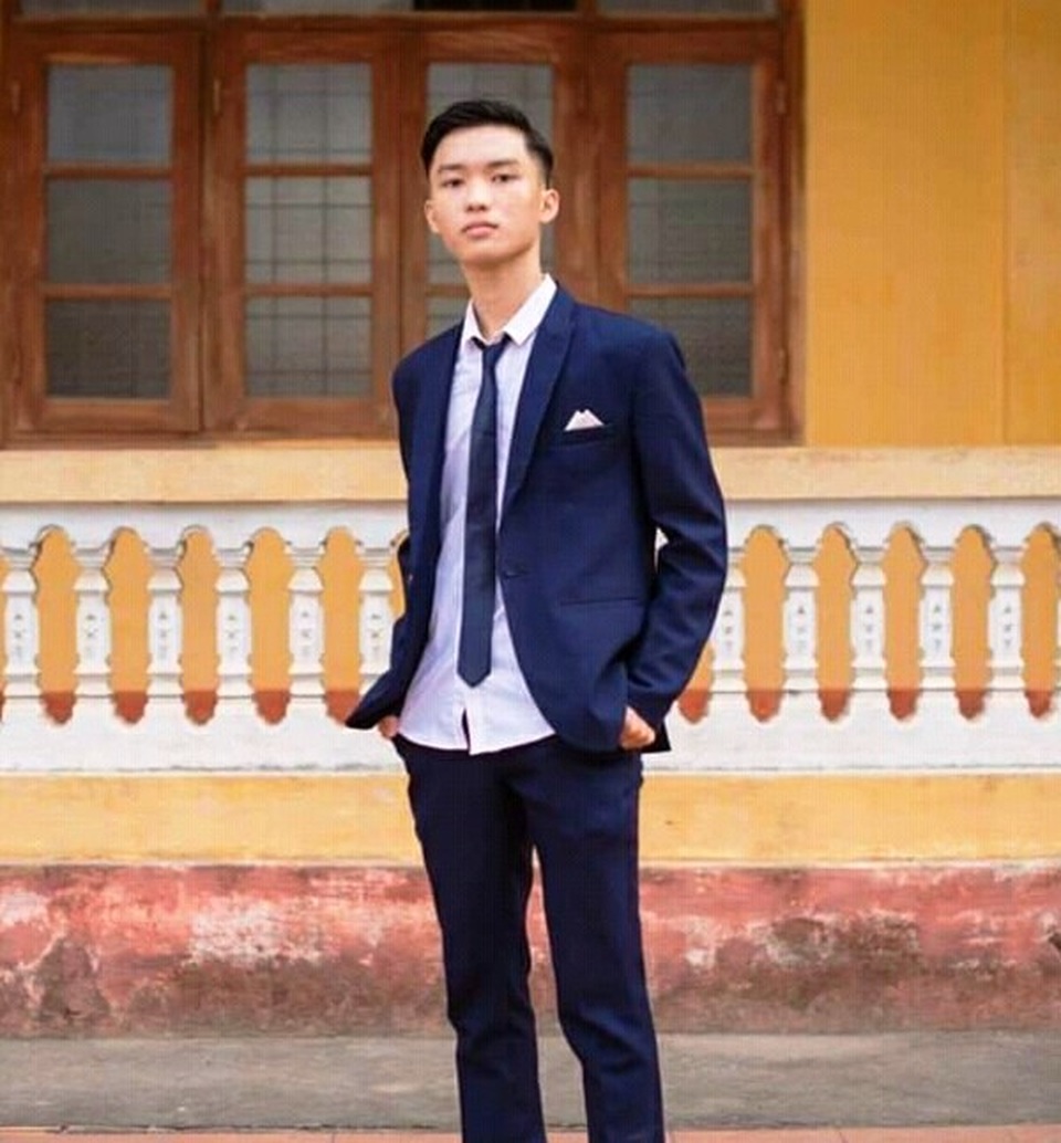 Thương nam sinh nghèo mồ côi mẹ ước mơ vào ngành Y - 4 Thương nam sinh nghèo mồ côi mẹ ước mơ vào ngành Y - 4