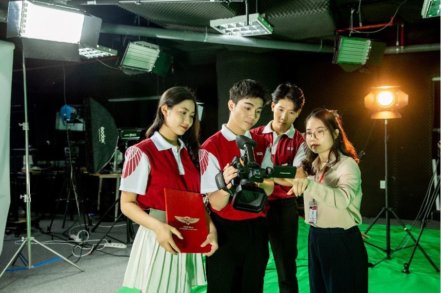 יתרונות רבים של קבלה מוקדמת לאוניברסיטה - 3 Nhiều ưu thế khi xét tuyển sớm vào đại học - 3